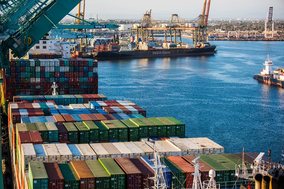 2月份通过长滩港(POLB)的货运量比去年同月下降31.7%/