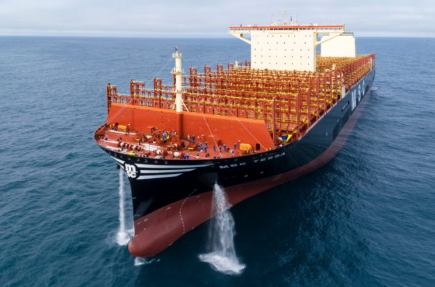  葡萄牙锡尼什港迎来超大型集装箱船MSCTessa